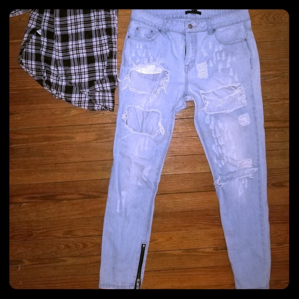 Distressed High Waist Jeans